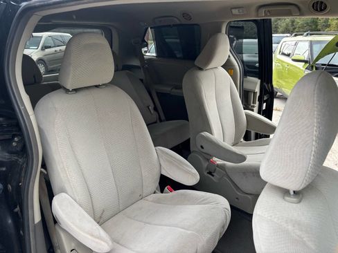 Used 2012 Toyota Sienna LE image 13