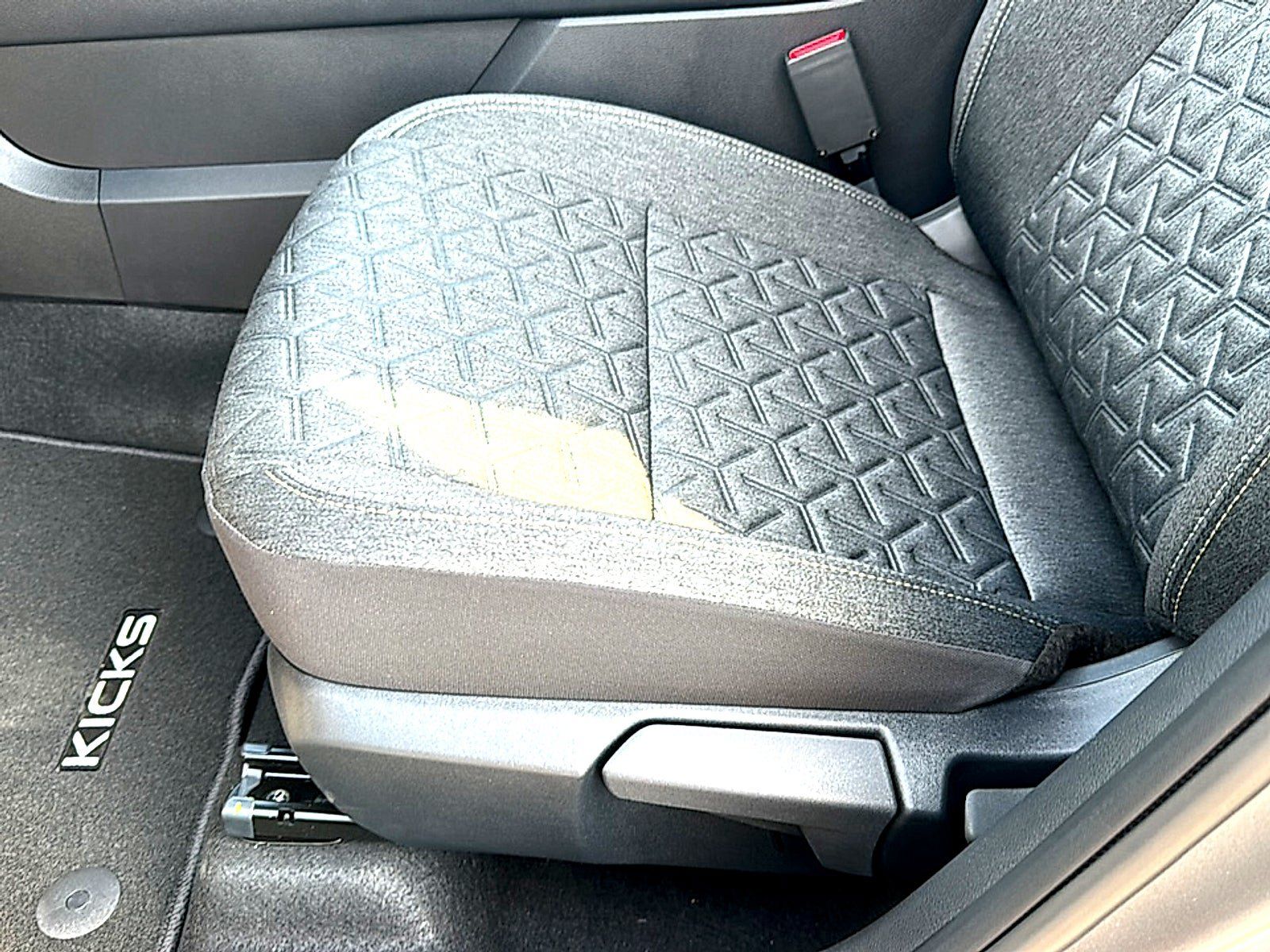 New 2027 Nissan Kicks SV w/ SV Premium Package FWD image 12