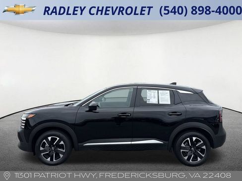 Used 2025 Nissan Kicks SV AWD/4WD image 16