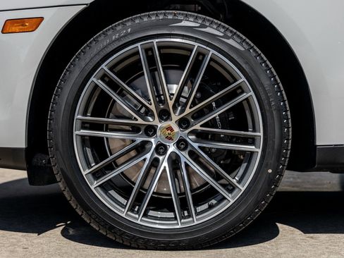 New 2026 Porsche Macan GTS image 13