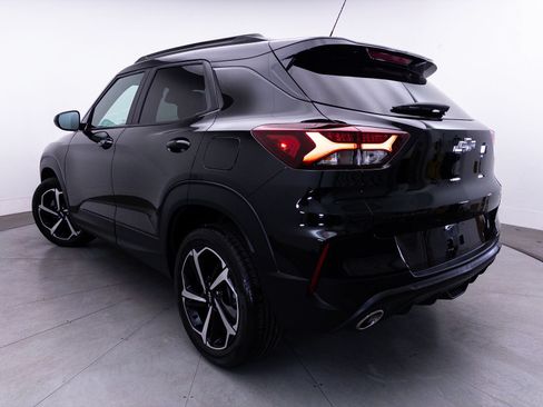 Used 2023 Chevrolet TrailBlazer RS FWD image 2