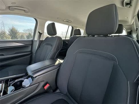 Used 2023 Jeep Grand Cherokee L Laredo w/ Luxury Tech Group I image 15