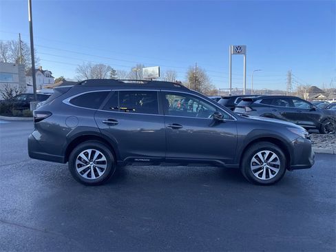 Used 2024 Subaru Outback Premium image 4