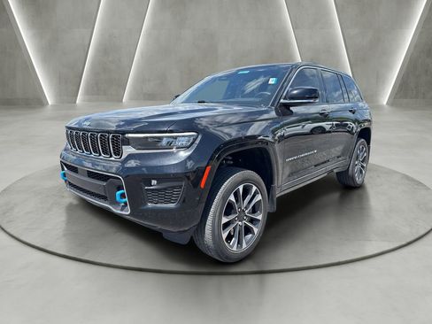 Used 2023 Jeep Grand Cherokee Overland w/ Luxury Tech Group IV AWD/4WD image 3