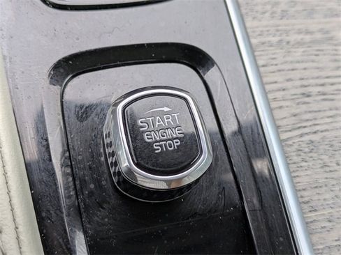 Used 2023 Volvo XC90 B6 Plus image 22