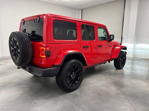 Used 2025 Jeep Wrangler Unlimited Sahara image 7