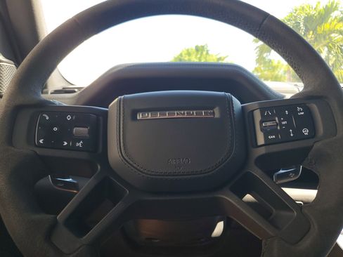 Used 2023 Land Rover Defender 110 V8 AWD/4WD image 22