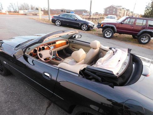 Used 2002 Jaguar XK8 Convertible image 2
