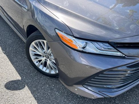 Used 2019 Toyota Camry XLE FWD image 3