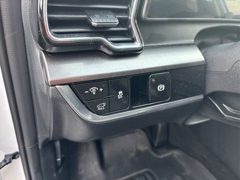 Certified 2025 Kia Sportage EX w/ Premium Package image 36