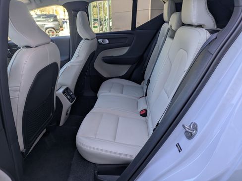 Used 2025 Volvo XC40 B5 Ultra image 27