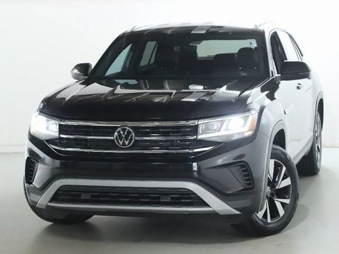 Used 2023 Volkswagen Atlas Cross Sport SE AWD/4WD image 3