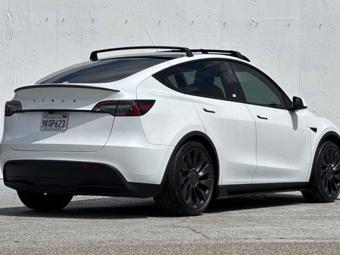 Used 2023 Tesla Model Y Performance AWD/4WD image 3