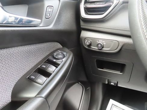 Used 2025 Chevrolet TrailBlazer LT AWD/4WD image 29