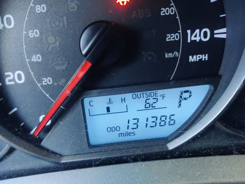 Used 2016 Toyota RAV4 LE image 10