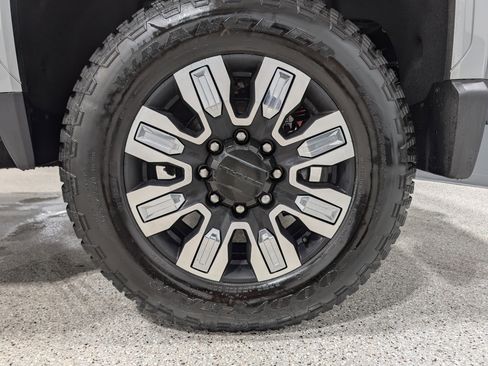 Used 2025 GMC Sierra 3500 Denali w/ Denali Reserve Package image 13