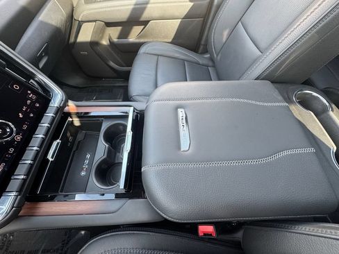 Used 2025 GMC Yukon Denali w/ Denali Reserve Package AWD/4WD image 29