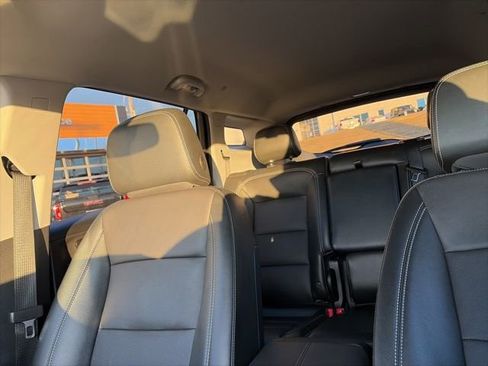 Used 2024 GMC Terrain SLT image 34