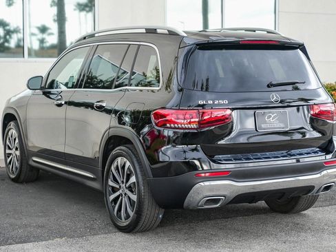 Used 2022 Mercedes-Benz GLB 250 w/ Premium Package Lite image 4