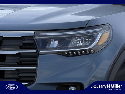 New 2026 Ford Explorer Active w/ Active Comfort Package AWD/4WD image 18