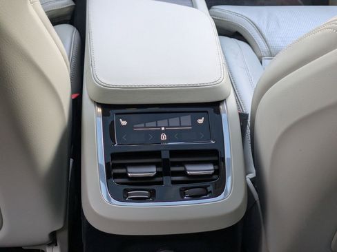 Used 2023 Volvo XC90 T8 Ultimate image 28