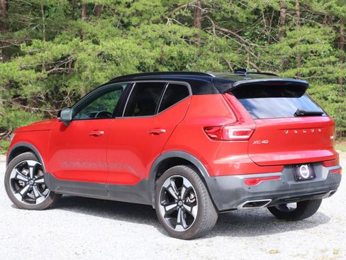 Used 2019 Volvo XC40 T4 R-Design FWD image 36