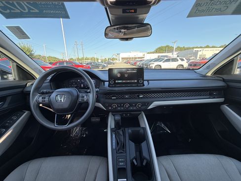 Used 2025 Honda Accord SE image 29
