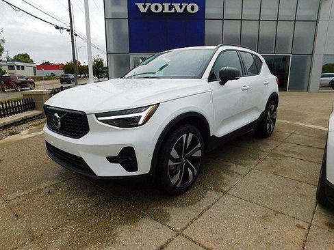 New 2026 Volvo XC40 B5 Ultra w/ Climate Package AWD/4WD image 3
