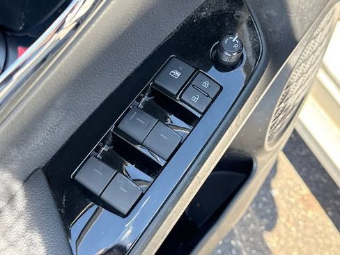 Used 2019 Toyota Prius LE AWD/4WD image 23