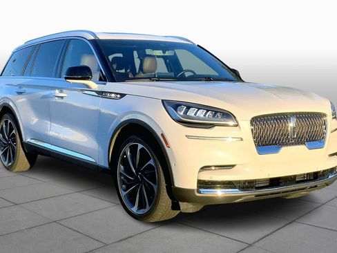 Used 2023 Lincoln Aviator Reserve w/ Equipment Group 201A image 2