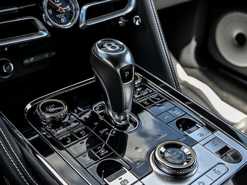 New 2026 Bentley Flying Spur Plug-In Hybrid AWD/4WD image 40