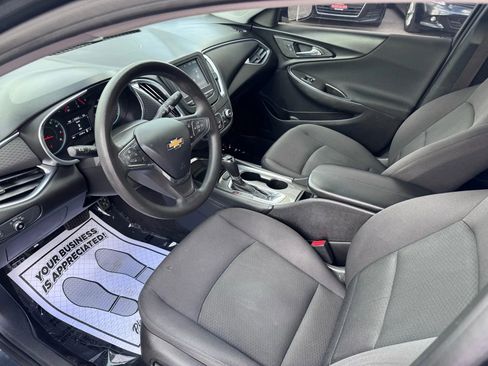 Used 2017 Chevrolet Malibu LT image 14