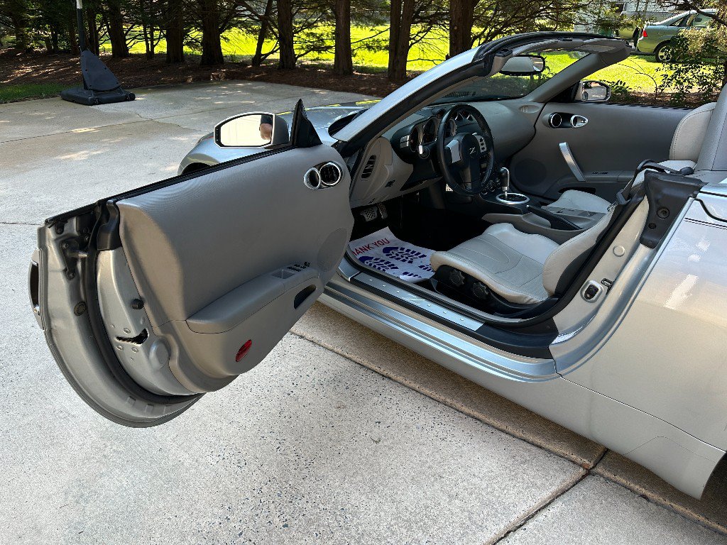 Used 2005 Nissan 350Z Touring RWD image 31