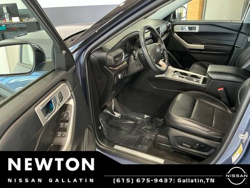 Used 2021 Ford Explorer Limited w/ Equipment Group 301A AWD/4WD image 6