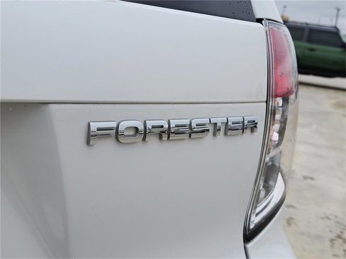 Used 2011 Subaru Forester 2.5X Premium image 10