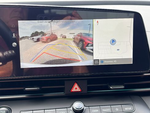 Used 2025 Hyundai Elantra SEL FWD image 25