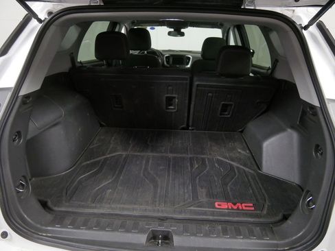 Used 2023 GMC Terrain SLE w/ Driver Convenience Package image 5