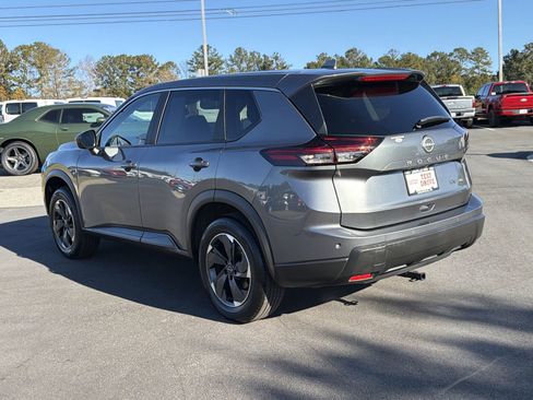 Used 2024 Nissan Rogue SV image 22