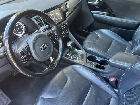 Used 2017 Kia Niro Touring FWD image 11