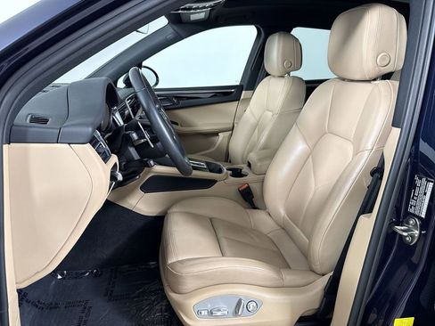 Certified 2022 Porsche Macan AWD/4WD image 5