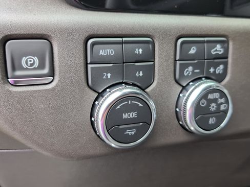 New 2025 GMC Sierra 2500 SLT w/ SLT Convenience Package image 20