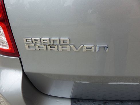 Used 2019 Dodge Grand Caravan SE w/ UConnect Hands-Free Group FWD image 9