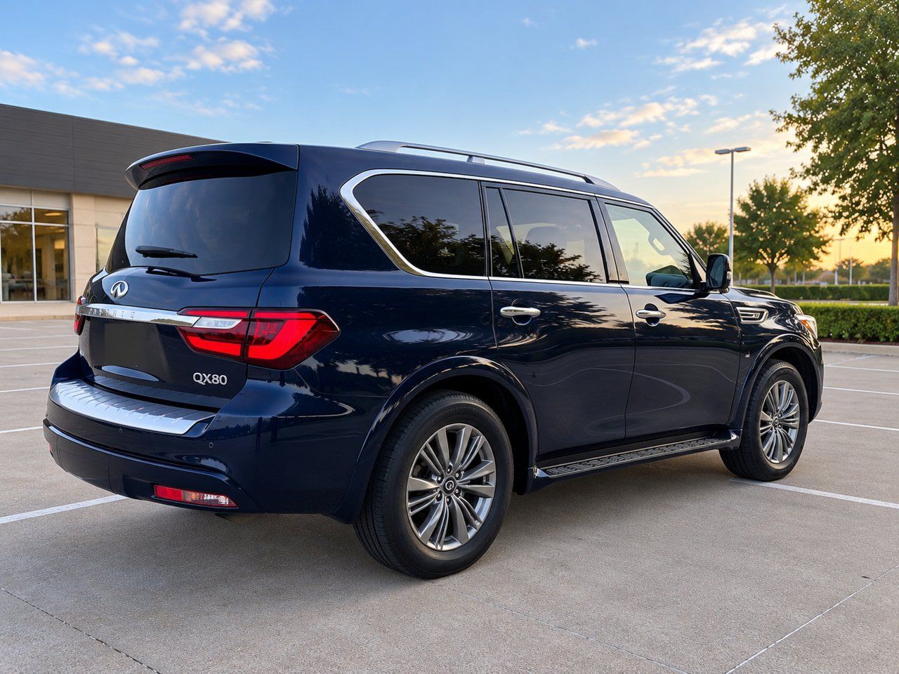 Used 2022 INFINITI QX80 Luxe w/ All-Season Package RWD image 5