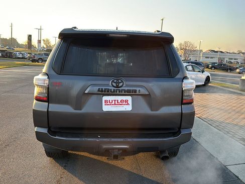 Certified 2022 Toyota 4Runner SR5 Premium w/ Moonroof Package image 4