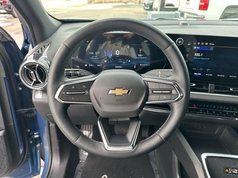 Used 2025 Chevrolet Equinox LT w/ Convenience Package II image 18