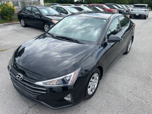 Used 2019 Hyundai Elantra SE w/ Cargo Package FWD image 1