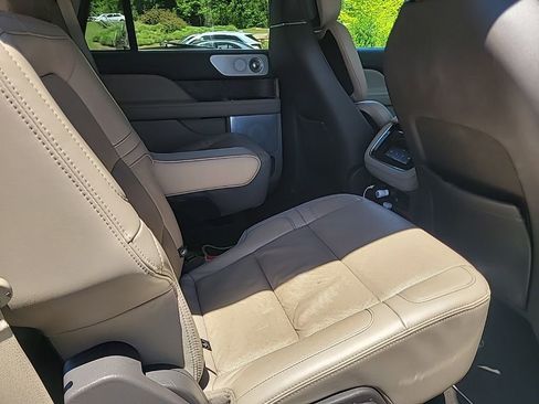 Used 2024 Lincoln Navigator Reserve AWD/4WD image 11