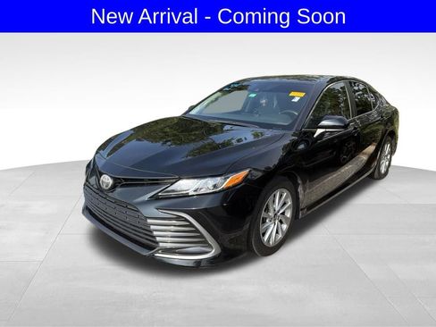Used 2021 Toyota Camry LE FWD image 1