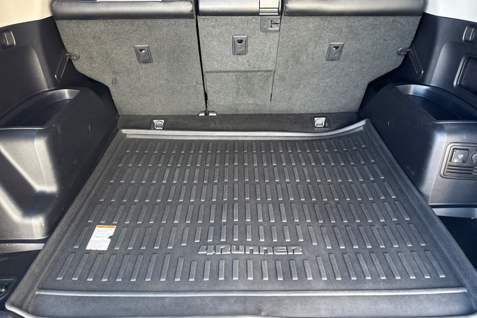 Used 2018 Toyota 4Runner SR5 Premium AWD/4WD image 17