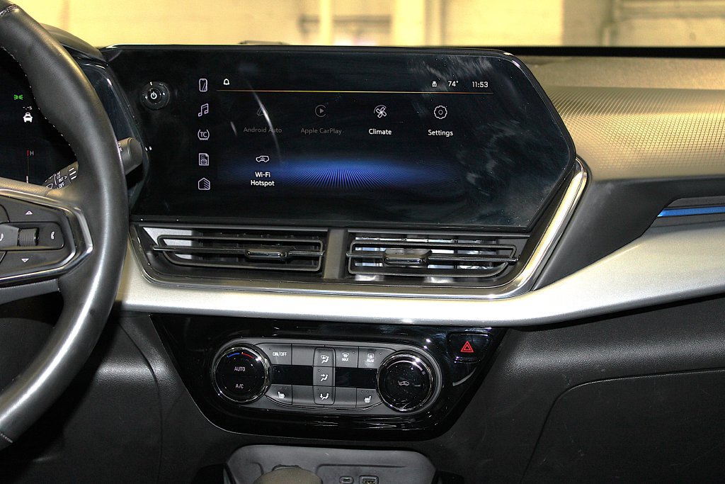Used 2025 Chevrolet Trax LT w/ LT Convenience Package FWD image 15